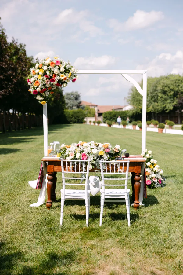 Elegant outdoor wedding table with flowers